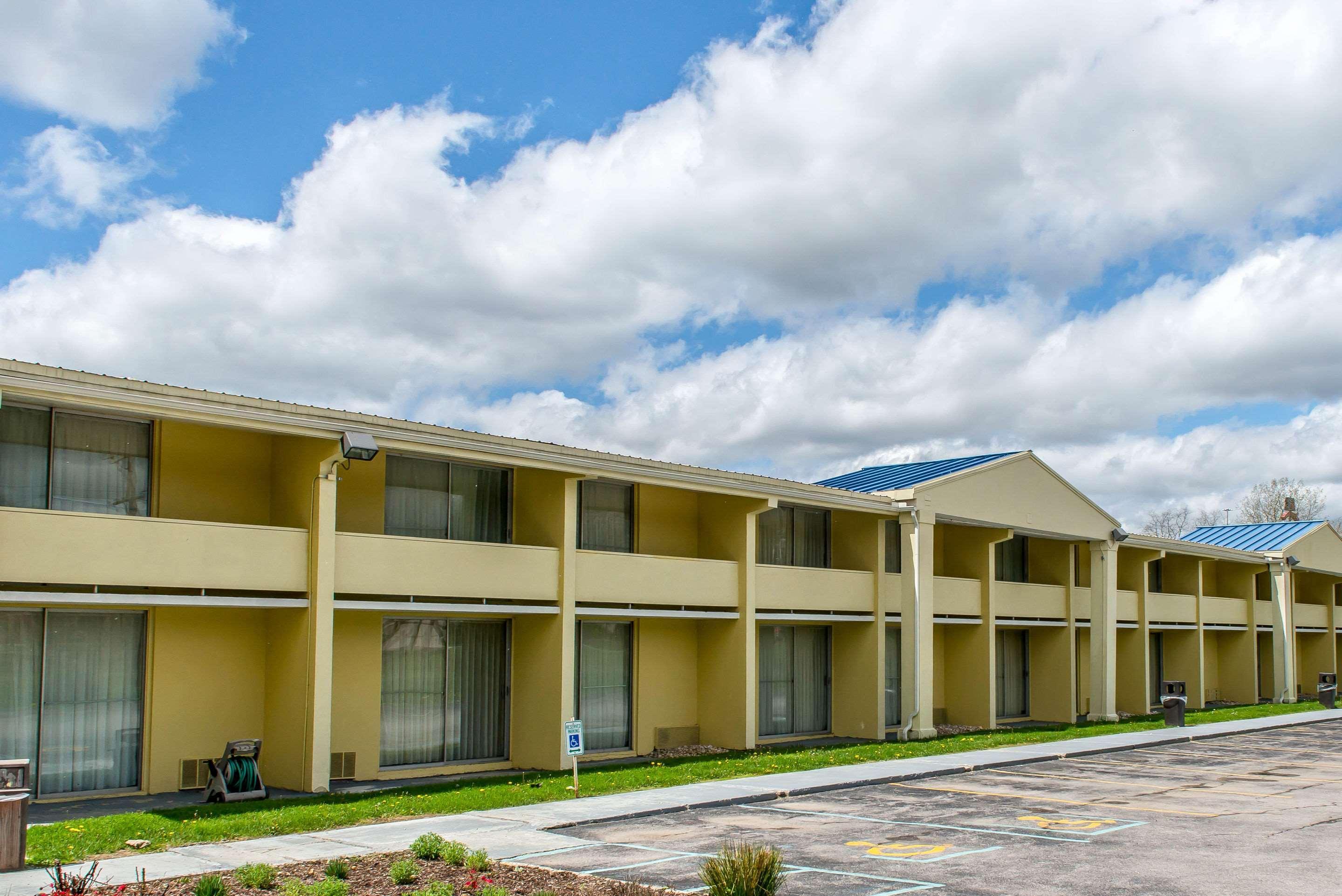 Rodeway Inn Brookville Exterior photo