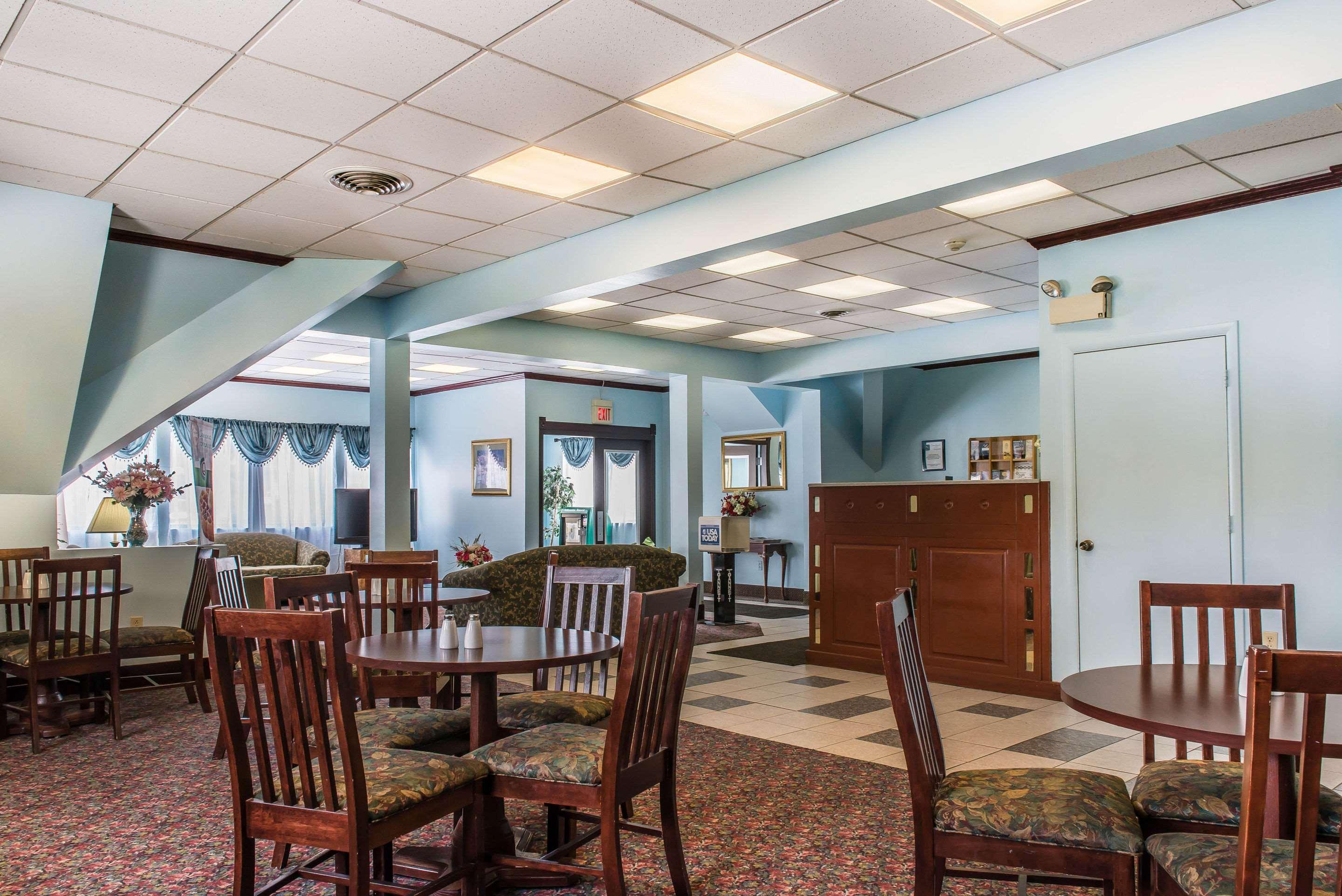 Rodeway Inn Brookville Exterior photo