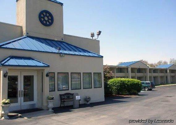 Rodeway Inn Brookville Exterior photo